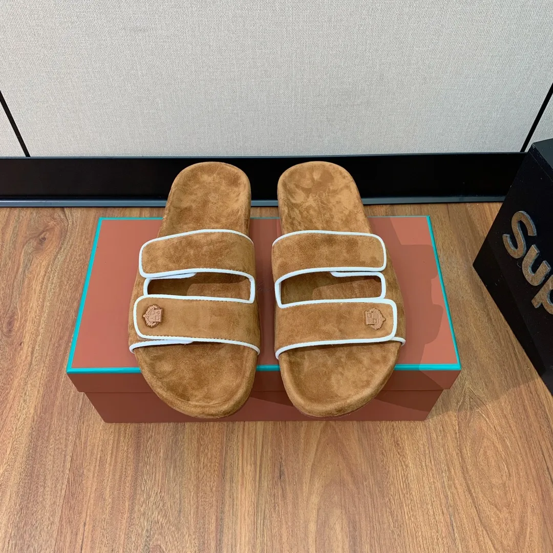 【LP】P:600💰 Size: 39-46 (45.46 can be customized) 【Loro Piana】LP men's slippers. Italian top cashmere is retro, elegant, low-key and luxurious. Both fashionable and practical, the leather is still of the highest quality in the entire network. The upper is silky and smooth. Wear-resistant and highly elastic beef tendon bottom. .